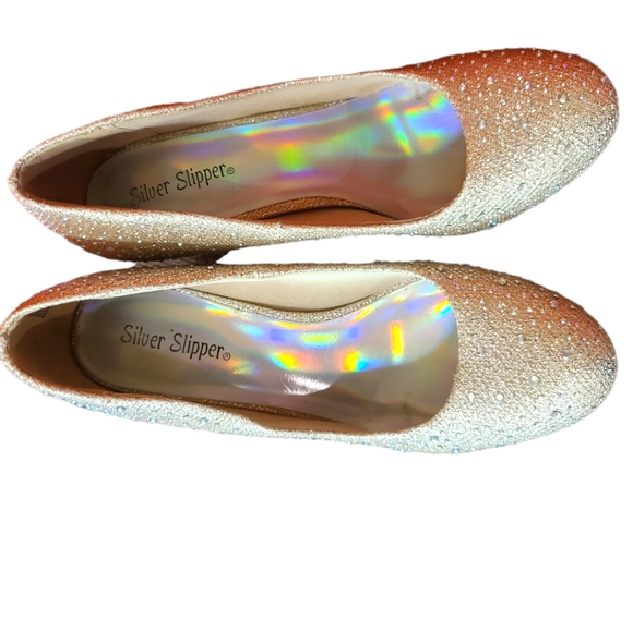 Silver Slipper Mirage Women's Size 6.5 Faux Diamonds Embellished Heel Pumps - Picture 3 of 7
